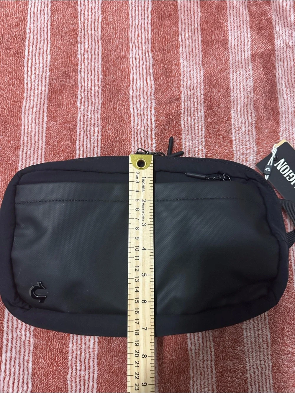 Bag for travel, very nice black color with zipper.